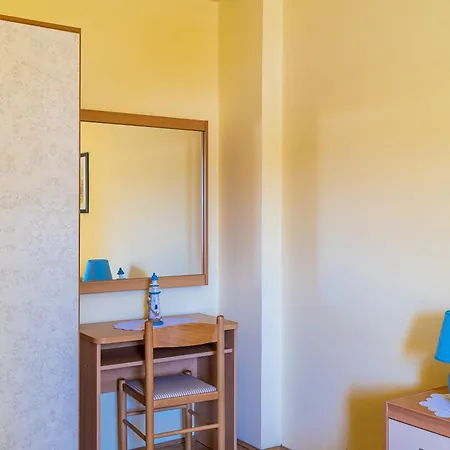 Apartment Cecilija - Seafront With Sunbeds! Unique Zaton (Dubrovnik-Neretva)