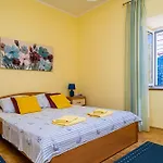 Apartament Cecilija - Seafront With Sunbeds! Unique *