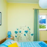 Διαμέρισμα Cecilija - Seafront With Sunbeds! Unique