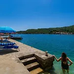 Cecilija - Seafront With Sunbeds! Unique Apartament Zaton (Dubrovnik-Neretva)