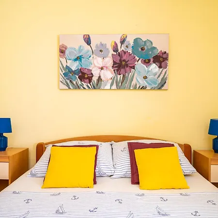 Апартаменты Cecilija - Seafront With Sunbeds! Unique Затон