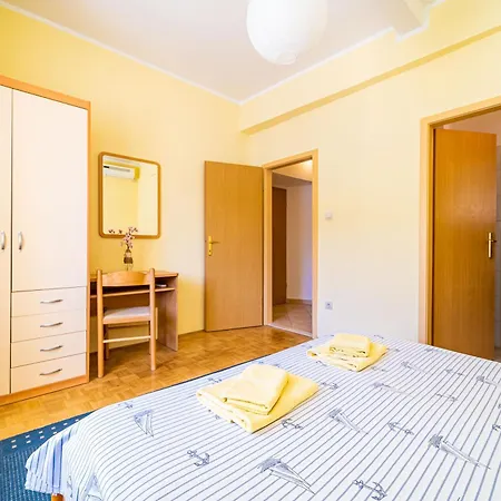 Cecilija - Seafront With Sunbeds! Unique