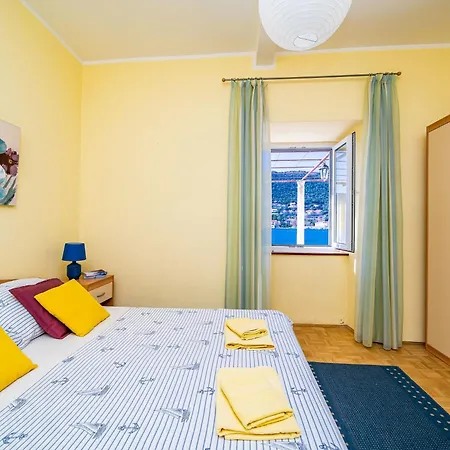 Cecilija - Seafront With Sunbeds! Unique *