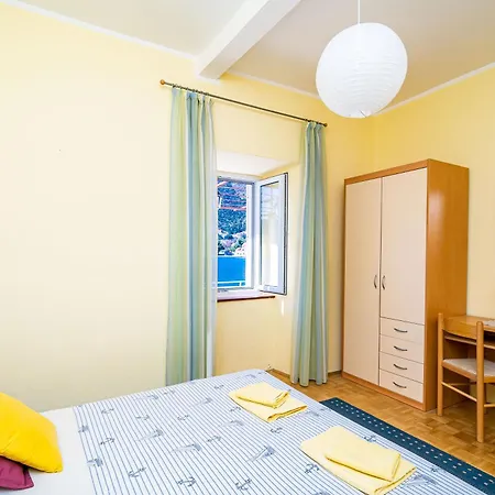 Cecilija - Seafront With Sunbeds! Unique Апартаменты