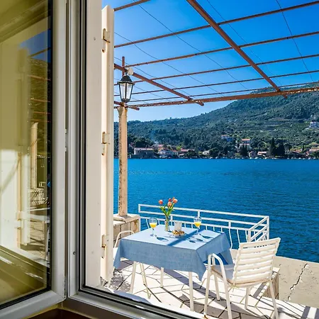 Cecilija - Seafront With Sunbeds! Unique Zaton (Dubrovnik-Neretva)