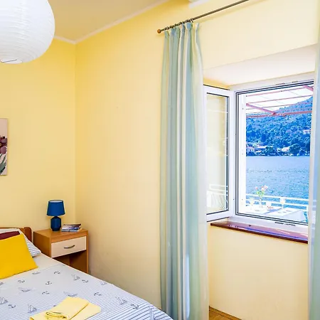 Cecilija - Seafront With Sunbeds! Unique Апартаменты *