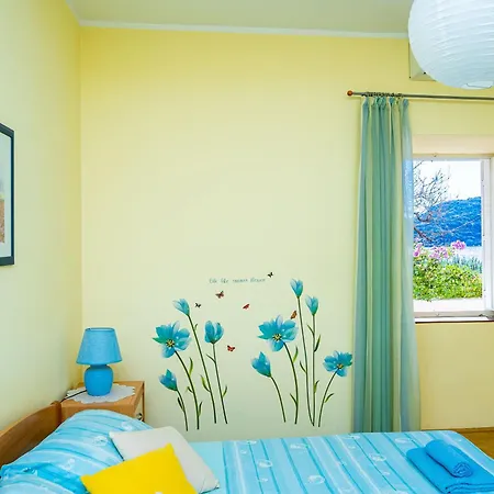 Apartment Cecilija - Seafront With Sunbeds! Unique