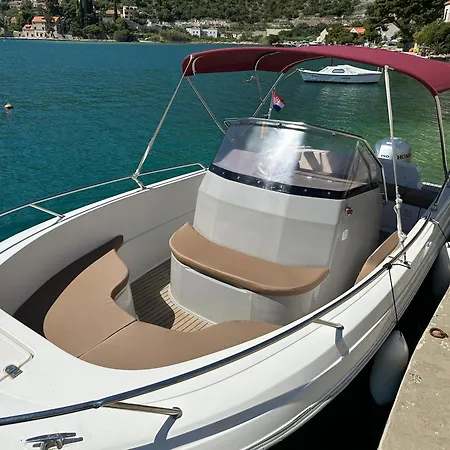 Cecilija - Seafront With Sunbeds! Unique