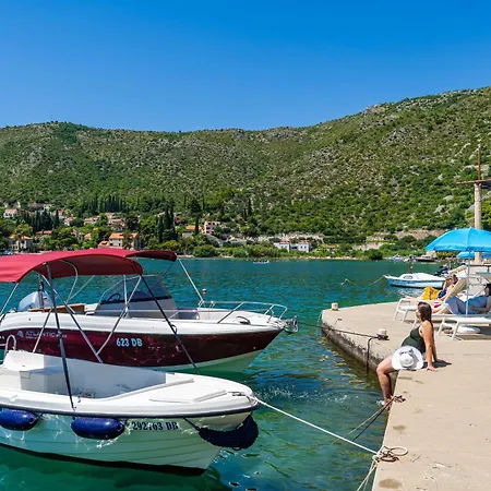 Cecilija - Seafront With Sunbeds! Unique