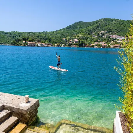 Cecilija - Seafront With Sunbeds! Unique Апартаменты