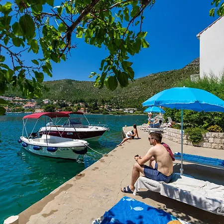 Cecilija - Seafront With Sunbeds! Unique