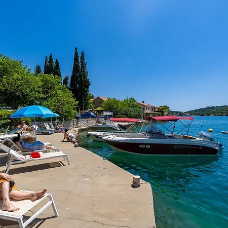Cecilija - Seafront With Sunbeds! Unique Zaton (Dubrovnik-Neretva)