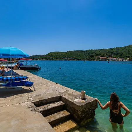 Cecilija - Seafront With Sunbeds! Unique Appartement Zaton (Dubrovnik-Neretva)