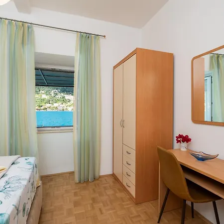Appartement Cecilija - Seafront With Sunbeds! Unique Zaton (Dubrovnik-Neretva)