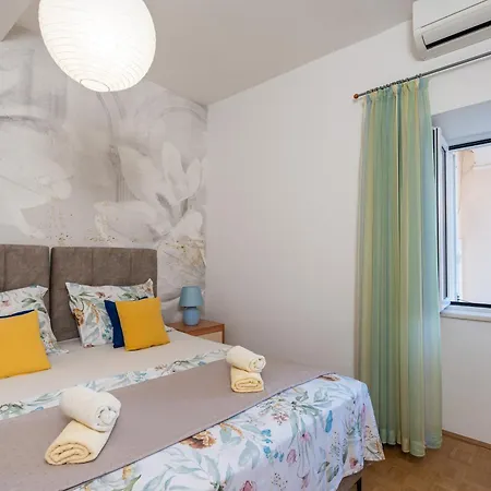 Appartement Cecilija - Seafront With Sunbeds! Unique