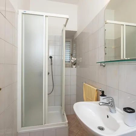 Appartement Cecilija - Seafront With Sunbeds! Unique *