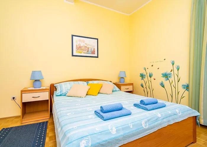 Cecilija - Seafront With Sunbeds! Unique Appartement *
