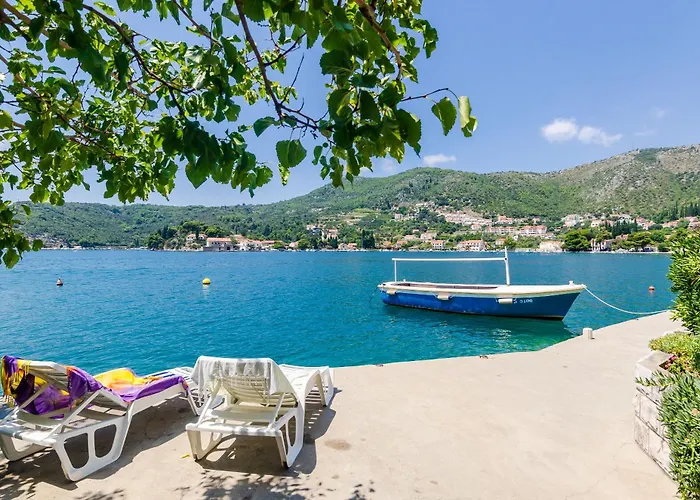 Cecilija - Seafront With Sunbeds! Unique Appartamento