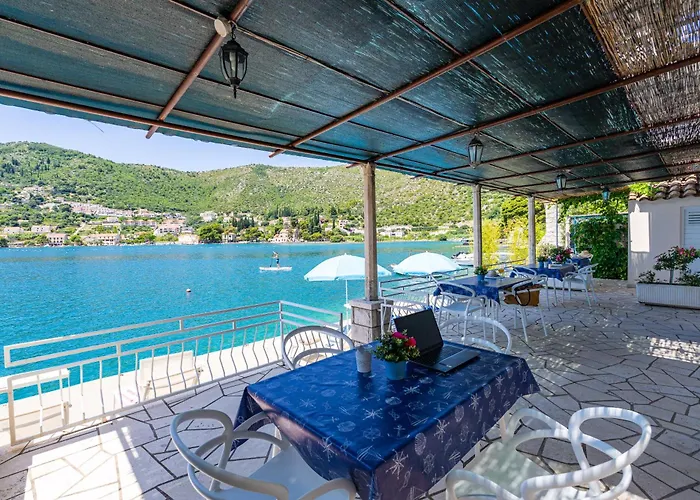 Appartamento Cecilija - Seafront With Sunbeds! Unique Zaton (Dubrovnik-Neretva)
