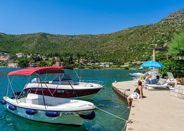 Cecilija - Seafront With Sunbeds! Unique