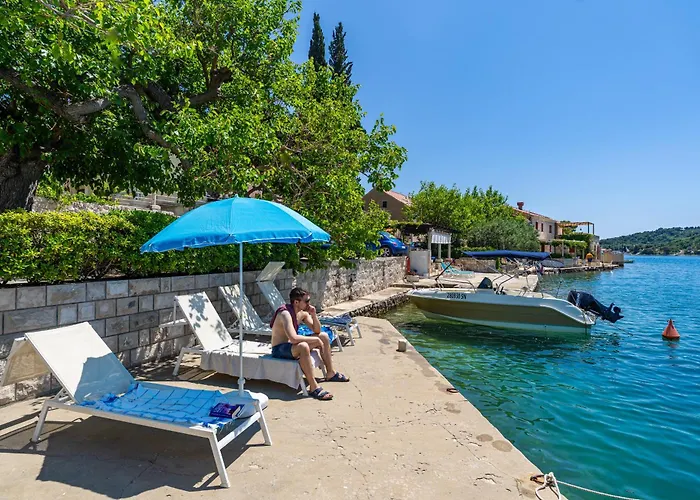 Appartamento Cecilija - Seafront With Sunbeds! Unique