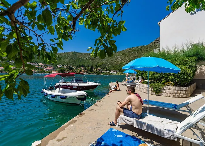Cecilija - Seafront With Sunbeds! Unique
