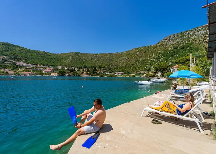 Cecilija - Seafront With Sunbeds! Unique Appartamento